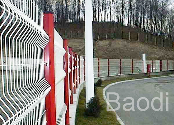Weiß geschweißte Maschendraht-Zaun-zuverlässige Sicherheit für Maschinen-Schutz 2.4m x 3m