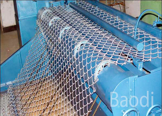 Galvanisierter gesponnener Kettenglied-Maschen-Zaun-Kohlenstoffstahl-Draht mit Diamant-Löchern