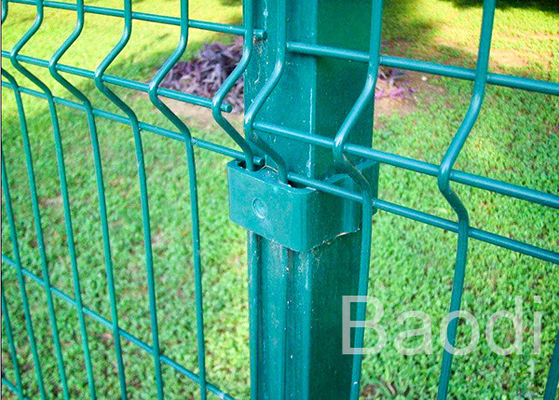 Grünes Vinylüberzogene Maschendraht-Zaun-Grenze mit Metallpfosten-einfacher Struktur