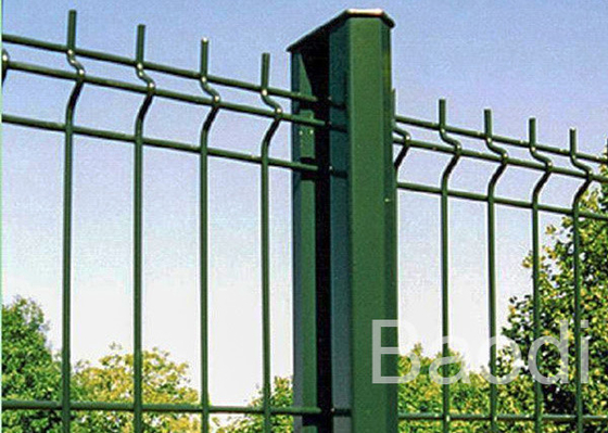Grünes Vinylüberzogene Maschendraht-Zaun-Grenze mit Metallpfosten-einfacher Struktur
