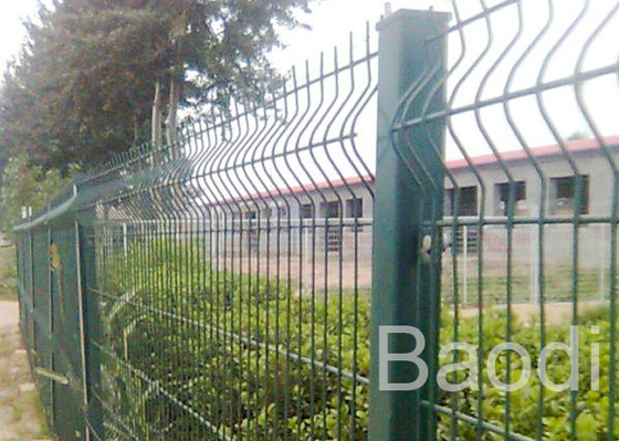 Grünes Vinylüberzogene Maschendraht-Zaun-Grenze mit Metallpfosten-einfacher Struktur