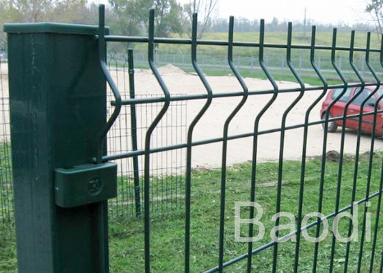 Flussstahl PVC beschichtete Maschendraht-Zaun gebogenen Platten-Antirost/Korrosion