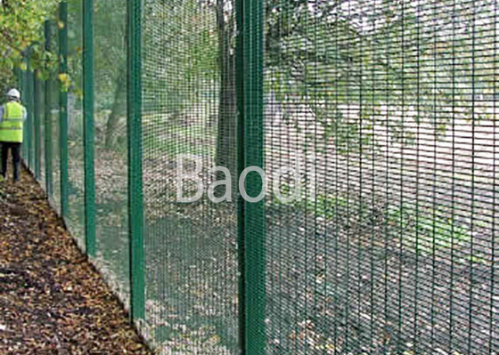 Grünes PVC beschichtete den Antiaufstieg, der Platten mit Maschenweite 3" × 0,5" × 8 Messgerät einzäunt