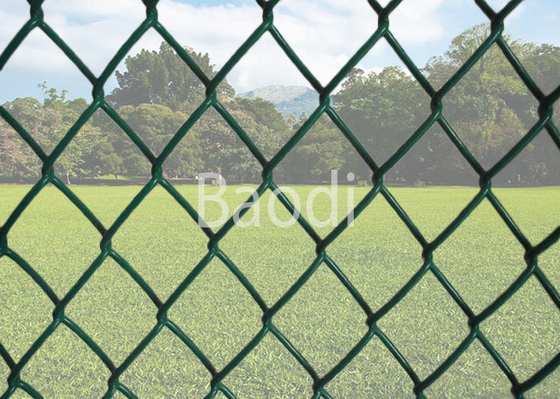 Stadions-überzogenes Gewebe grüner Kettenglied-Maschen-Zaun PVCs mit Planum