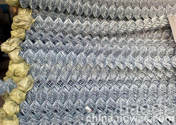 Galvanisierter gesponnener Kettenglied-Maschen-Zaun-Kohlenstoffstahl-Draht mit Diamant-Löchern