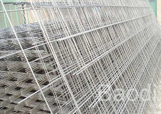 Kohlenstoff-Eisen-Draht-geschweißte Masche in Platten-galvanisierte/PVC beschichtet
