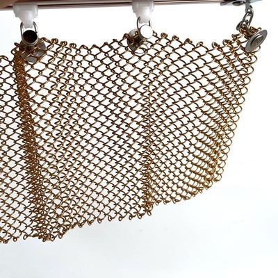 Dienst für das Schneiden von Aluminiumdrahtnetzen für eine langlebige und stilvolle Goldfarbe in Geschäftsräumen