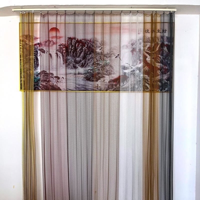 Stilvolle und elegante Innenarchitektur mit modernen architektonischen Metalldrahtgittern mit 27 kg/m2