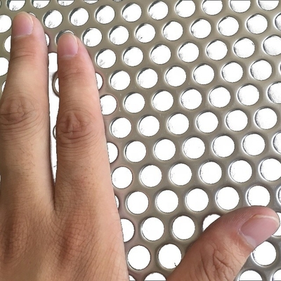 Filtermaterial Benutzerdefiniertes Metall Perf Vielseitiges Panel-Design für jede Architektur und Industrieanwendung 0,5-3,0 m