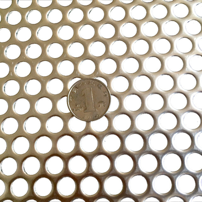 Anpassbare Dicke Starke perforierte Stahlplatten Optionen für glatte Sicherheitsbarrieren