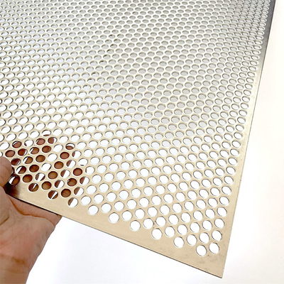 Anpassbare Dicke Starke perforierte Stahlplatten Optionen für glatte Sicherheitsbarrieren