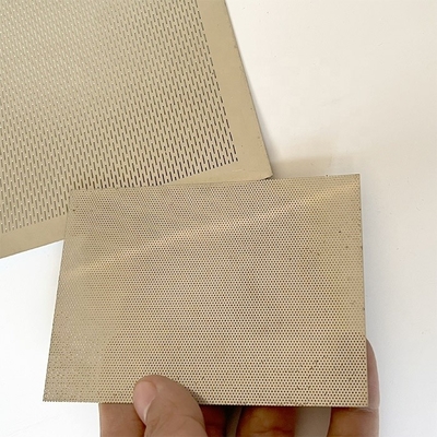 Dekorative Metallfassade Dicke 0,5 3,5 mm Max. 1,5 m Breite Anpassungsfähige Perforationsplattenmuster