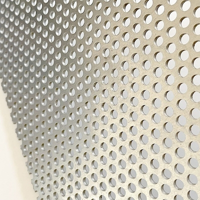 Dekorative Metallfassade Dicke 0,5 3,5 mm Max. 1,5 m Breite Anpassungsfähige Perforationsplattenmuster