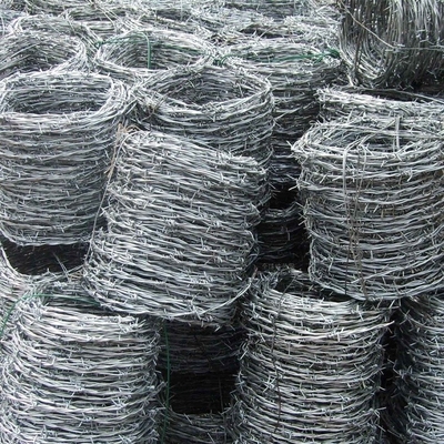 Galvanisierte Sicherheitszaune Stacheldraht für Landwirtschaft und Industrie 1,6 mm Draht Durchmesser Stacheldraht 4 Langlebig