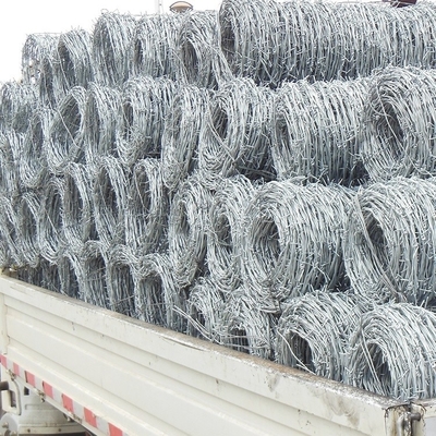 Galvanisierte Sicherheitszaune Stacheldraht für Landwirtschaft und Industrie 1,6 mm Draht Durchmesser Stacheldraht 4 Langlebig