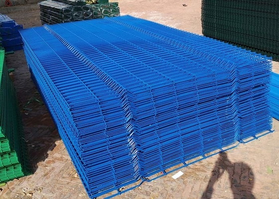 Blauer Draht-Mesh Fence Pvc Coated With-Quadrat-Posten der Farbe50x200mm quadratischer